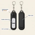 Czarny brelok-alarm z przodu i z tyłu obok siebie, opisane cztery elementy: głośnik (do 130 dB), okienko LED, klips z tyłu, gniazdo USB-C pod gumową klapką